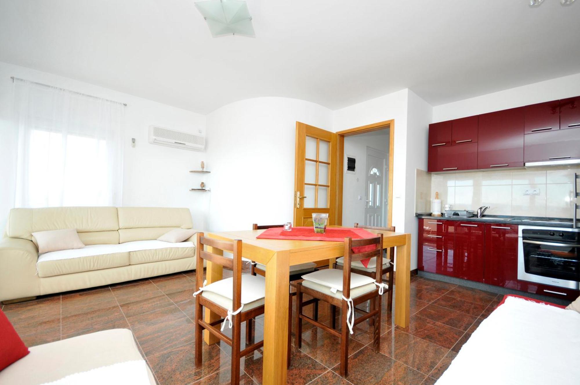 Apartmani Svalina - Seaview And 130M From Beach Trogir Buitenkant foto