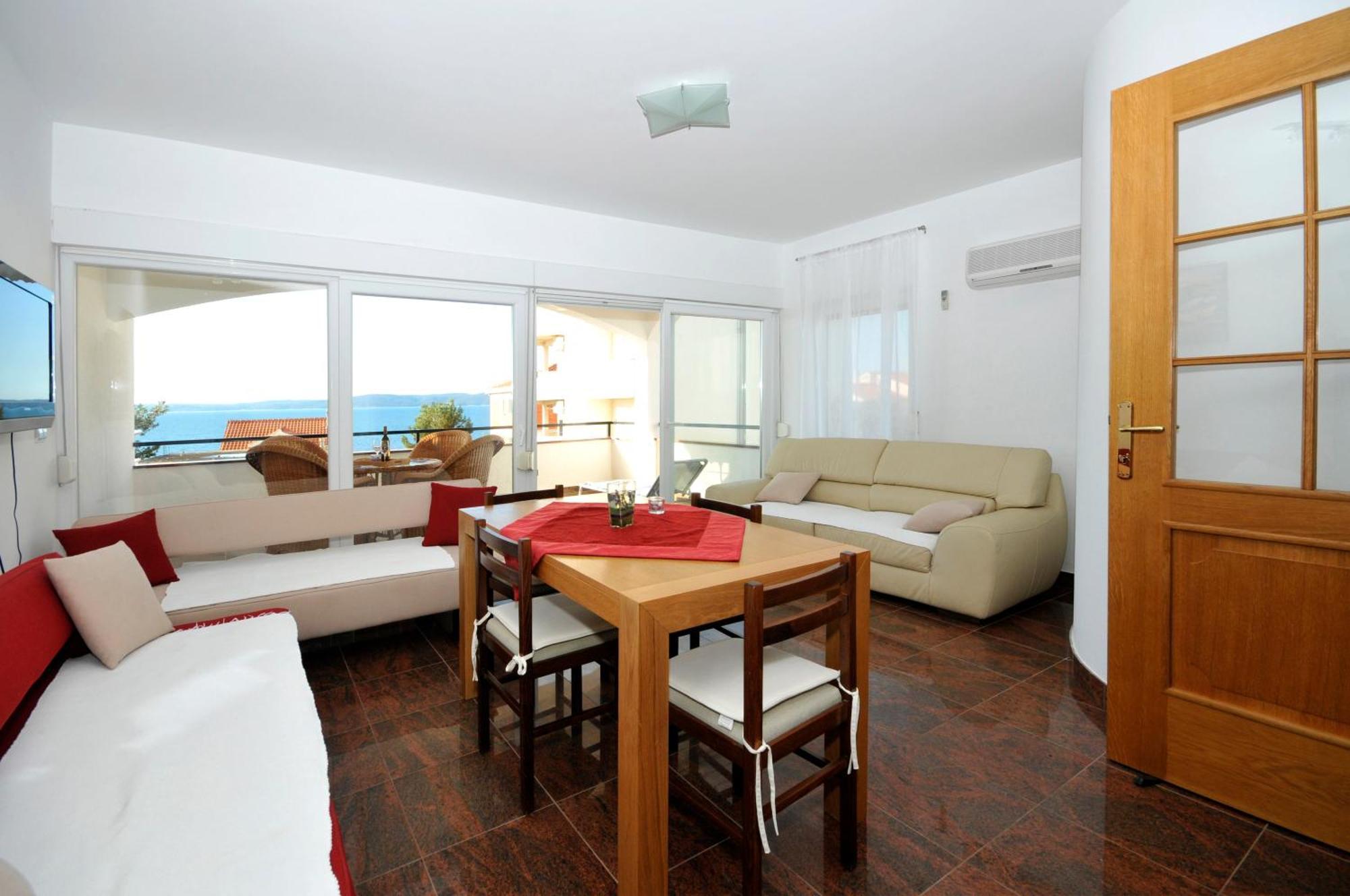 Apartmani Svalina - Seaview And 130M From Beach Trogir Buitenkant foto