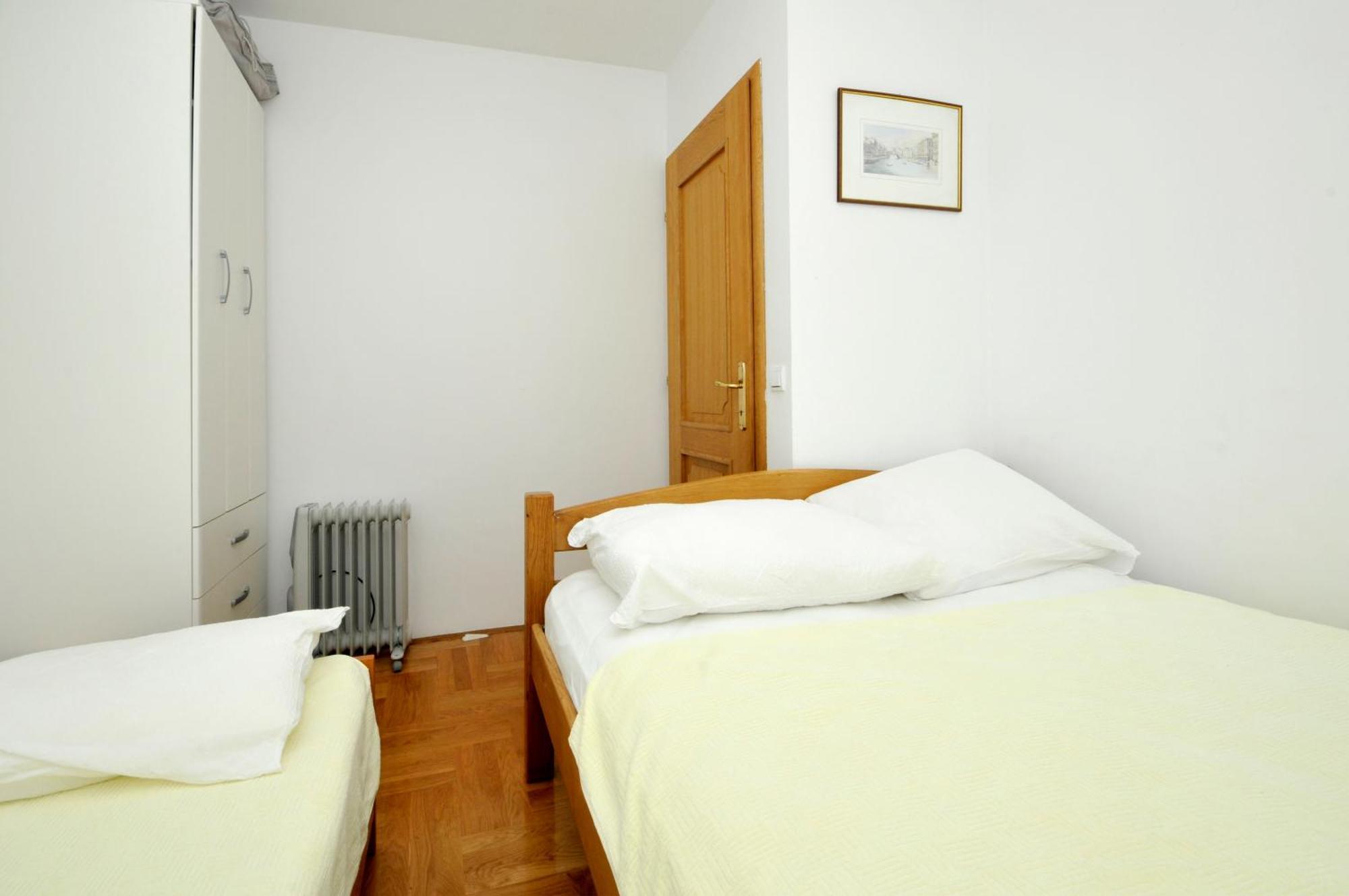 Apartmani Svalina - Seaview And 130M From Beach Trogir Buitenkant foto