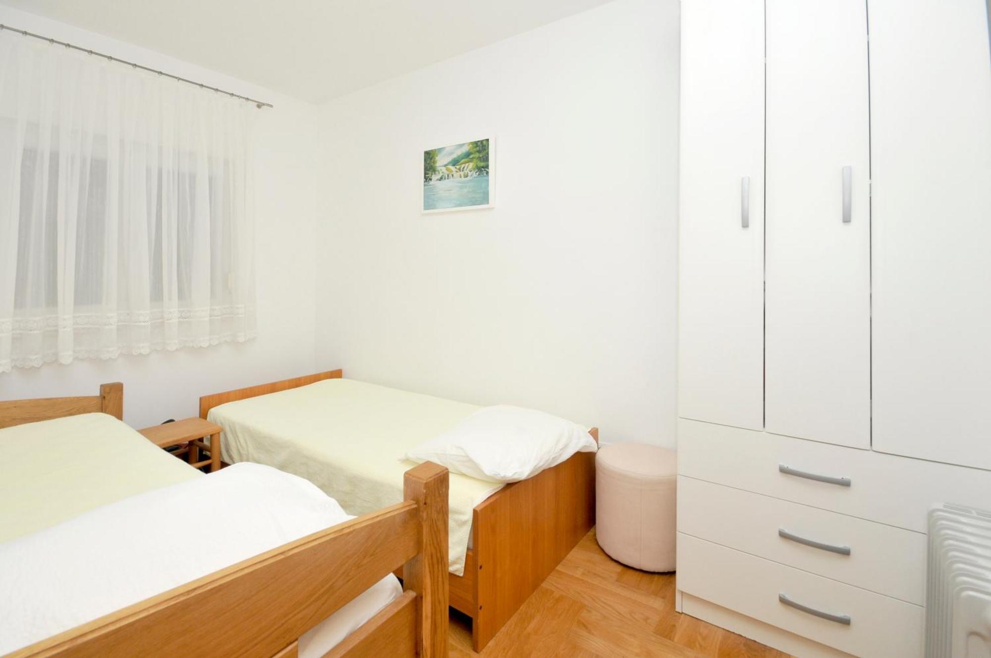 Apartmani Svalina - Seaview And 130M From Beach Trogir Buitenkant foto