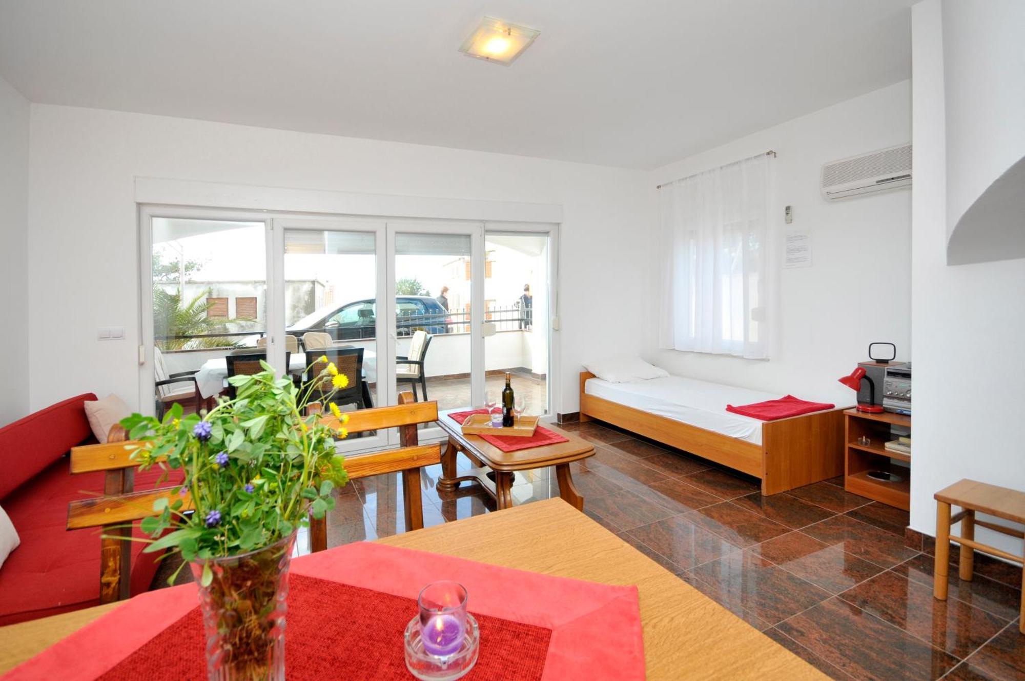 Apartmani Svalina - Seaview And 130M From Beach Trogir Buitenkant foto