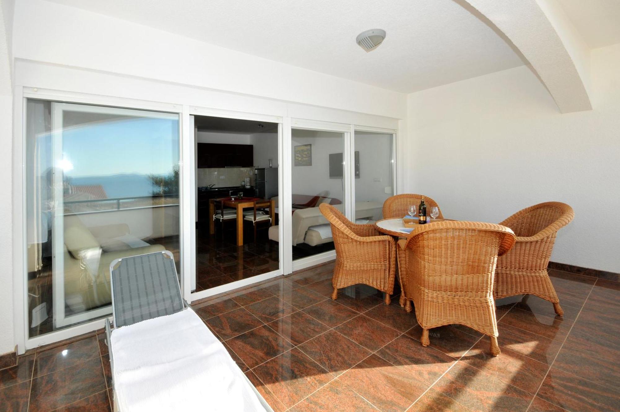 Apartmani Svalina - Seaview And 130M From Beach Trogir Buitenkant foto