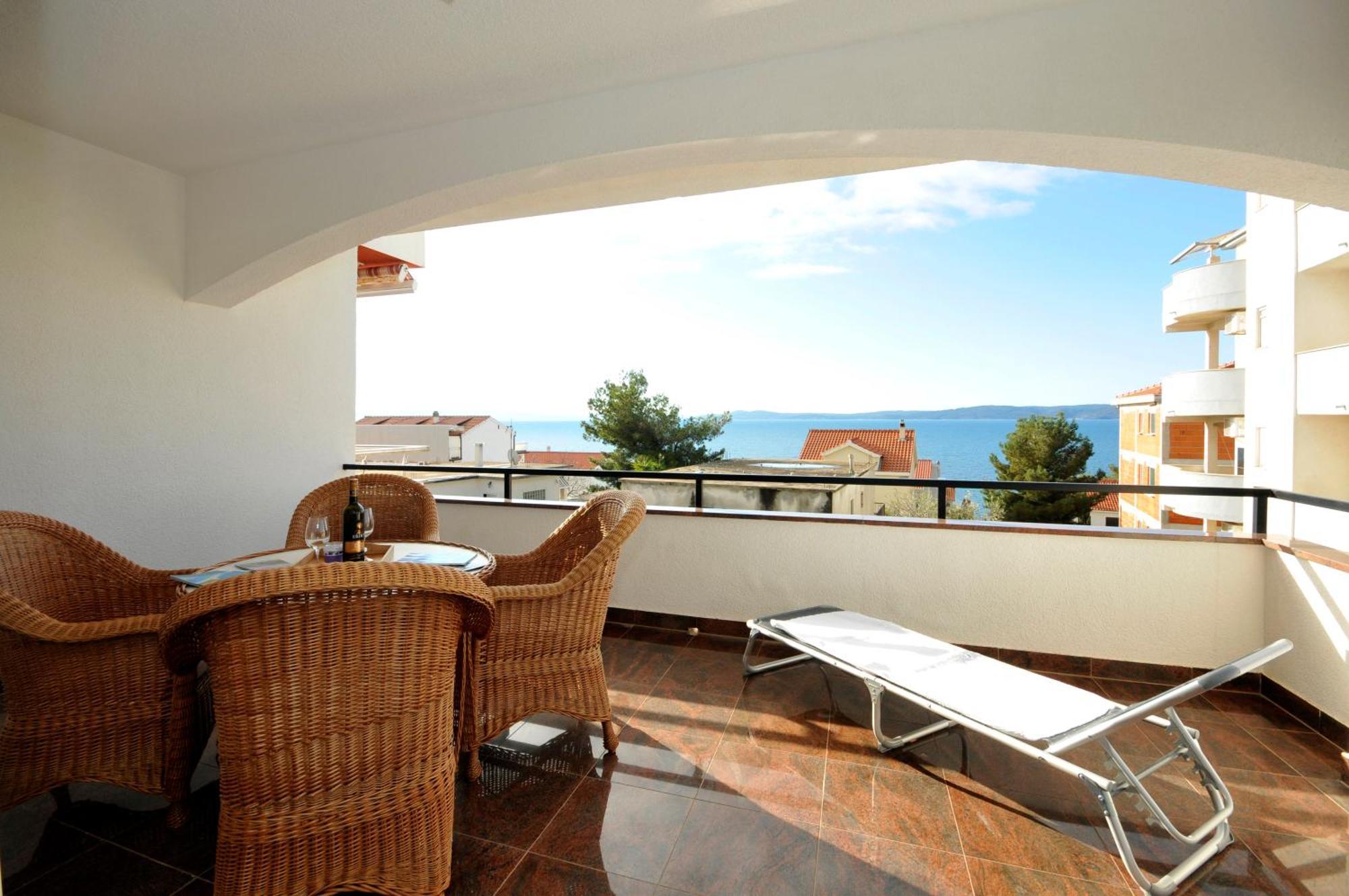 Apartmani Svalina - Seaview And 130M From Beach Trogir Buitenkant foto