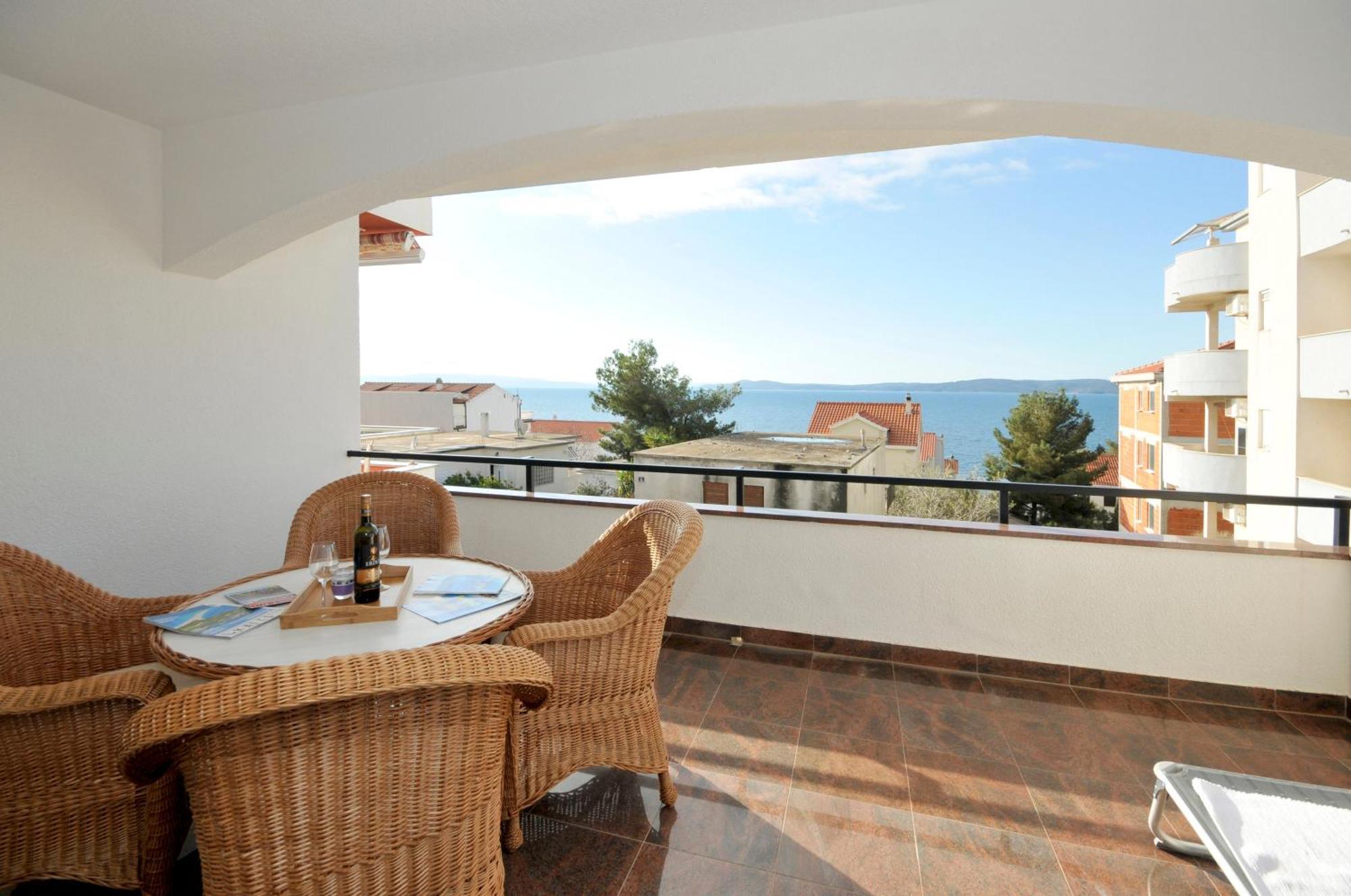 Apartmani Svalina - Seaview And 130M From Beach Trogir Buitenkant foto