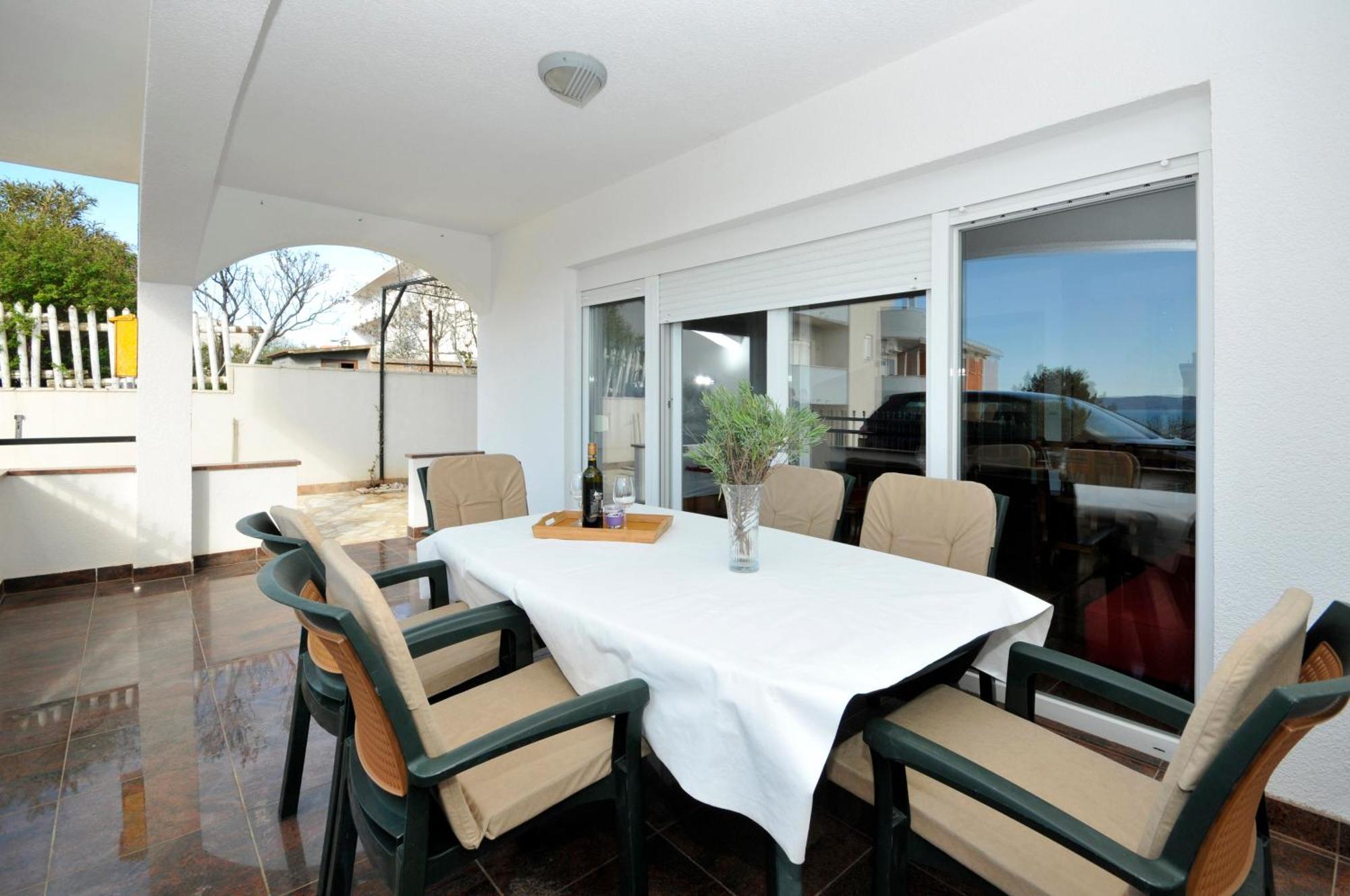 Apartmani Svalina - Seaview And 130M From Beach Trogir Buitenkant foto