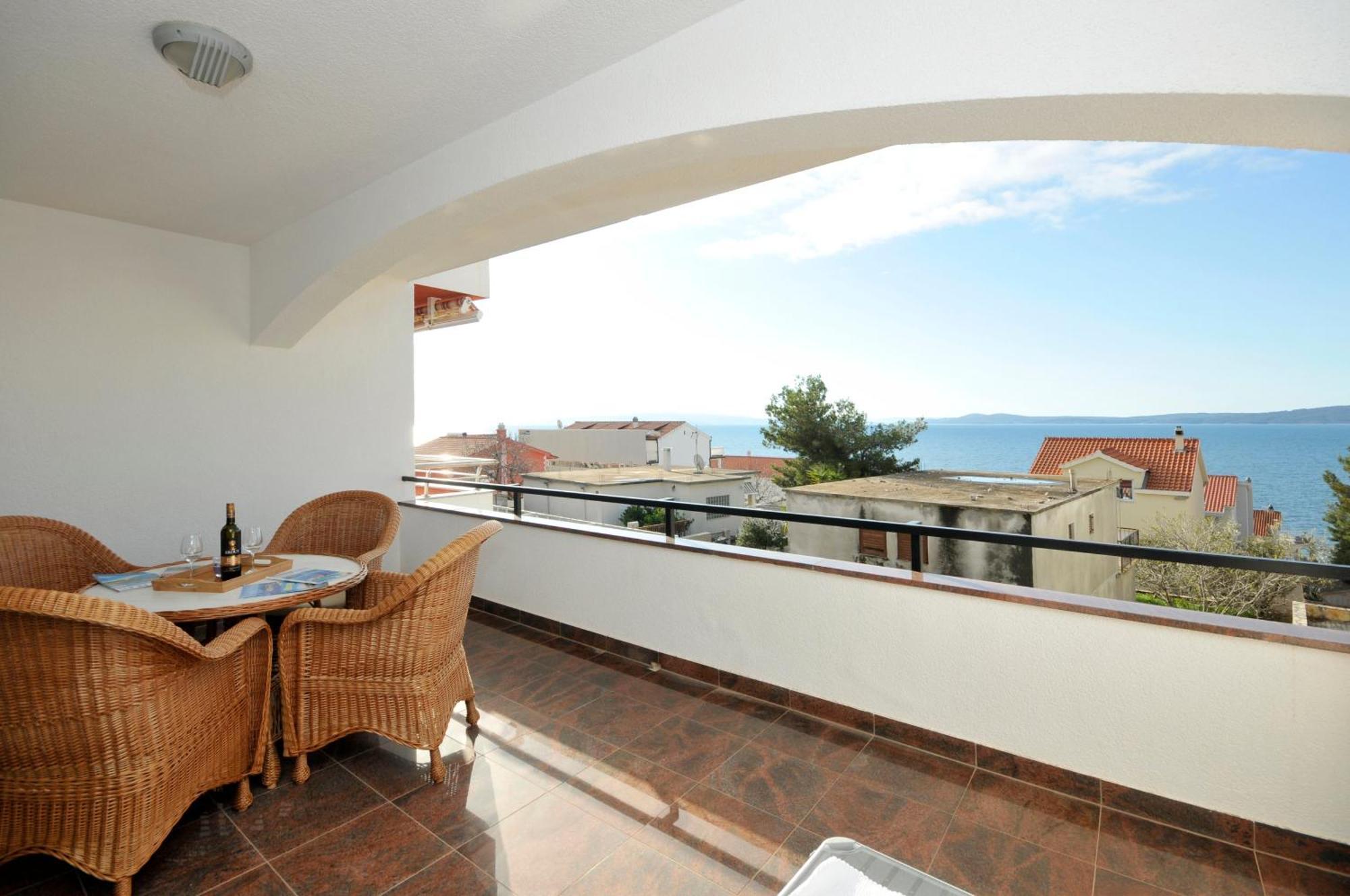 Apartmani Svalina - Seaview And 130M From Beach Trogir Buitenkant foto
