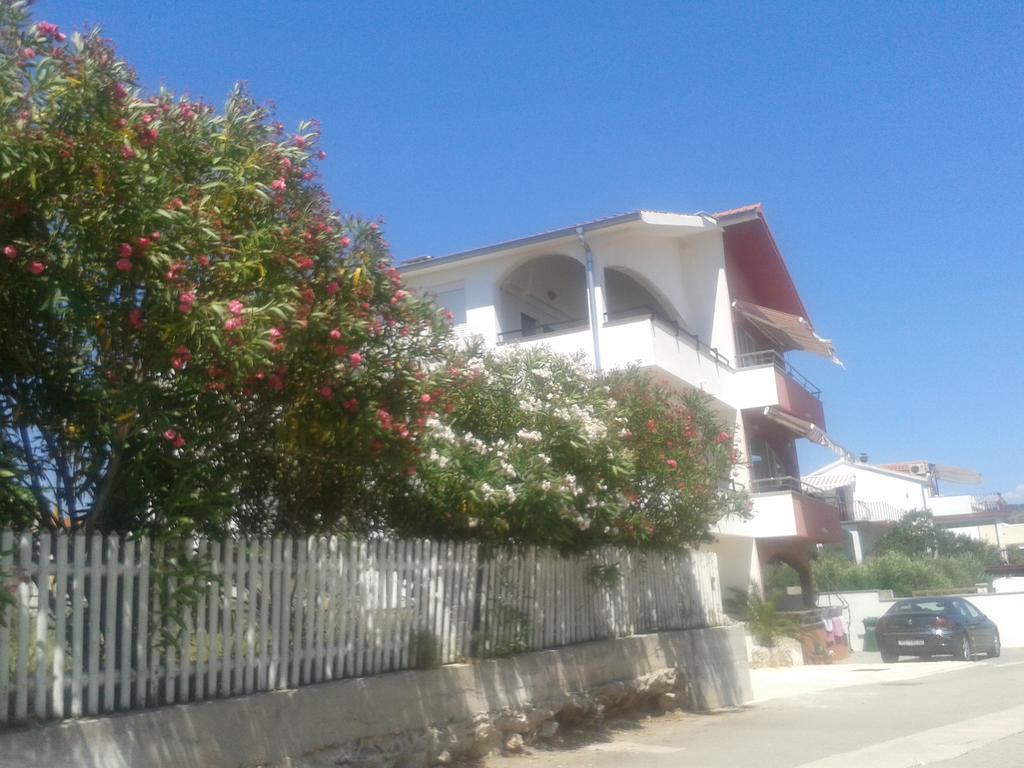 Apartmani Svalina - Seaview And 130M From Beach Trogir Buitenkant foto