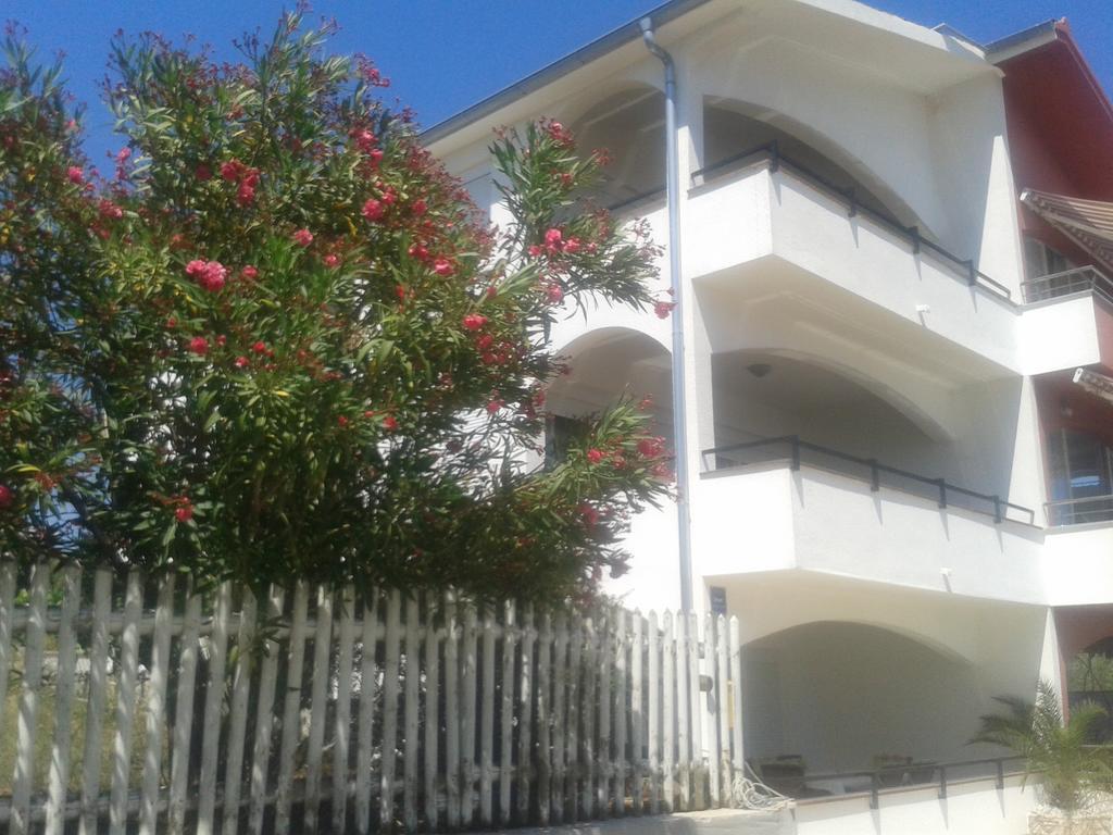 Apartmani Svalina - Seaview And 130M From Beach Trogir Buitenkant foto