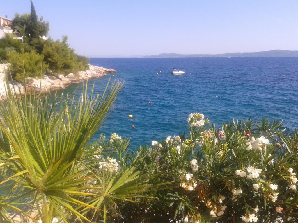 Apartmani Svalina - Seaview And 130M From Beach Trogir Buitenkant foto