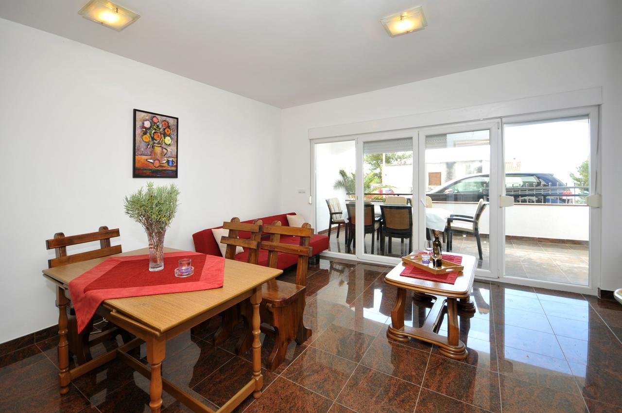 Apartmani Svalina - Seaview And 130M From Beach Trogir Buitenkant foto