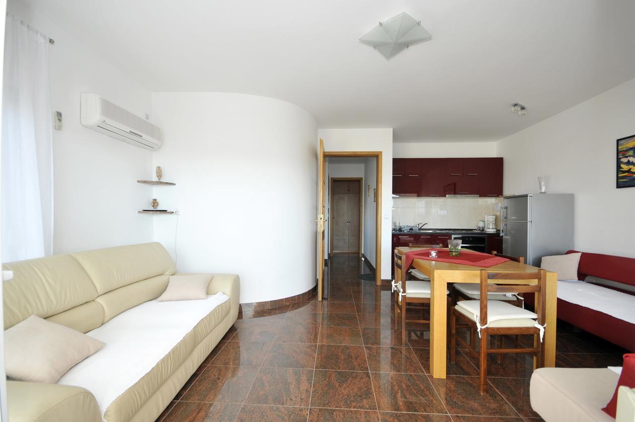 Apartmani Svalina - Seaview And 130M From Beach Trogir Buitenkant foto
