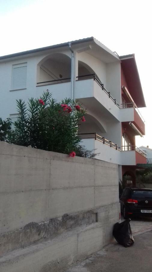 Apartmani Svalina - Seaview And 130M From Beach Trogir Buitenkant foto