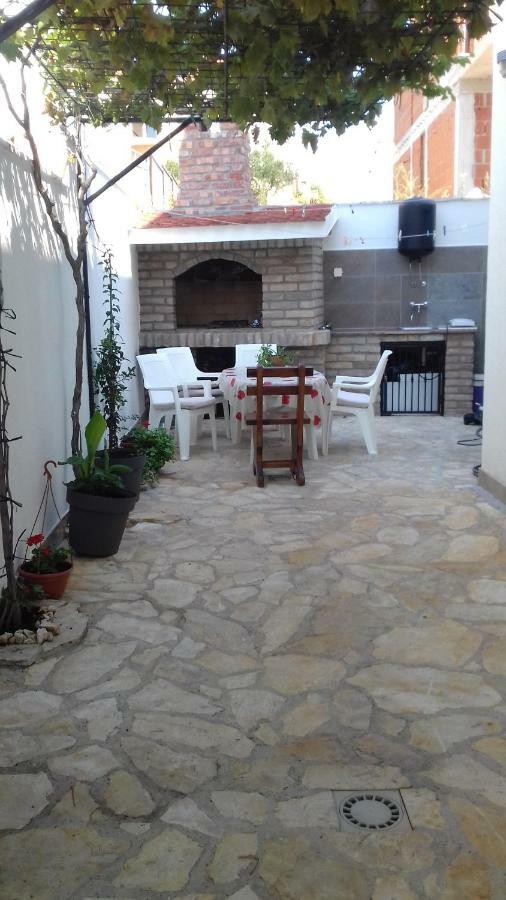 Apartmani Svalina - Seaview And 130M From Beach Trogir Buitenkant foto