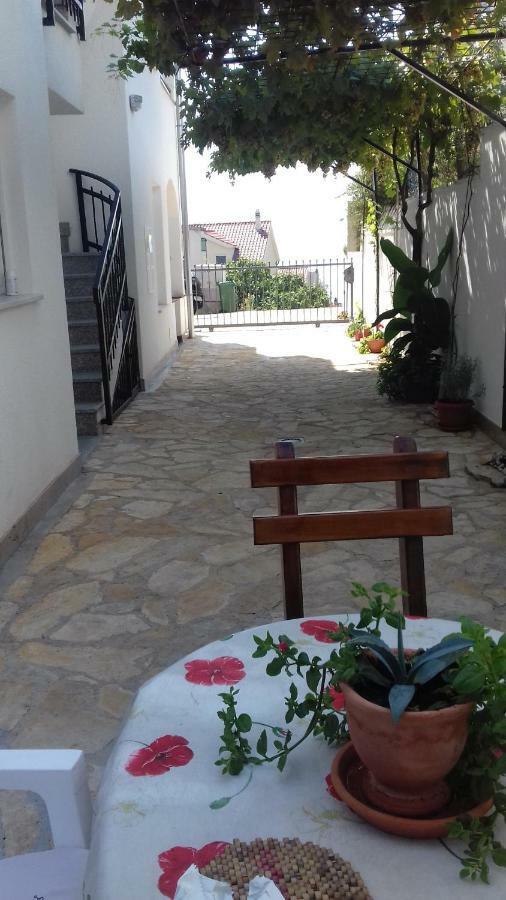 Apartmani Svalina - Seaview And 130M From Beach Trogir Buitenkant foto